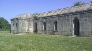 FORTE COSENZ - ACCESSO DAL PARCHEGGIO IN VIA FORTE COSENZ 4