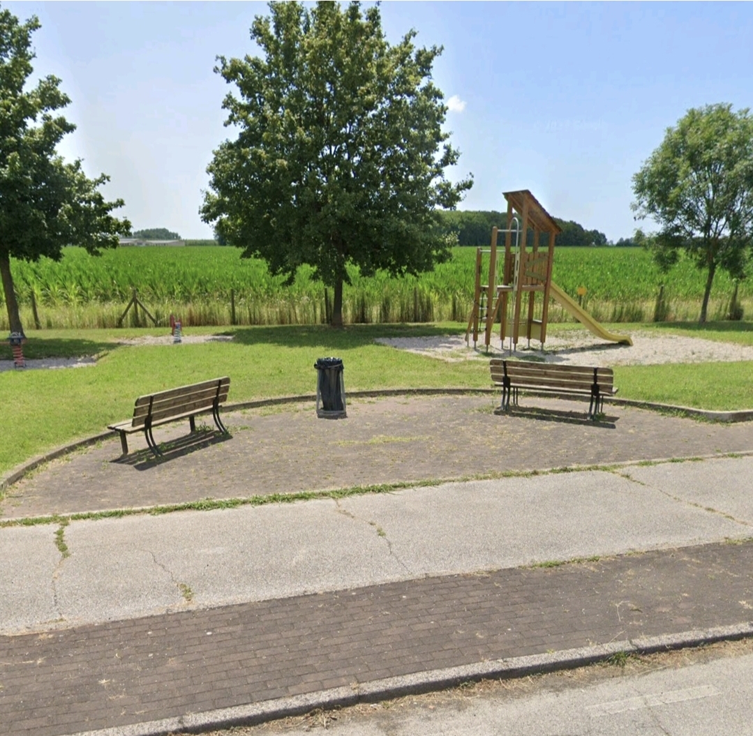 PARCHETTO FRA VIALE DELLE REGIONI E VIA TOSCANINI